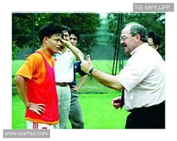 兴宁足球明星谢育新：从青涩少年到职业球员的奋斗历程与荣耀之路